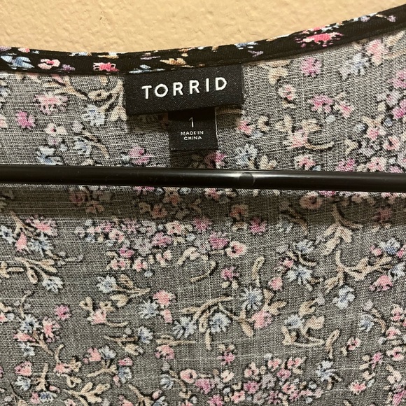 Torrid Size 1 1x Black Floral Long Sleeve Top - Picture 4 of 4
